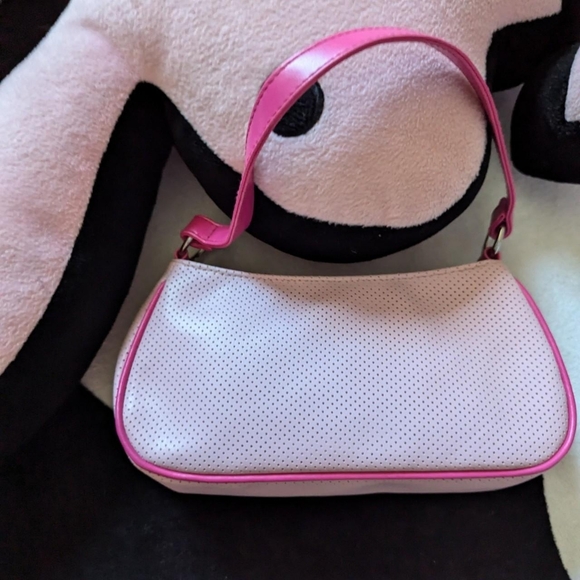 Hello kitty pink cherry purse - Picture 5 of 7